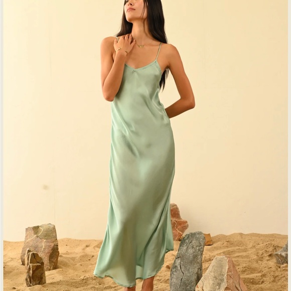 Vegan Silk Slip Dress 💗 The White Raven: Champagne S 🥂 - Picture 15 of 15